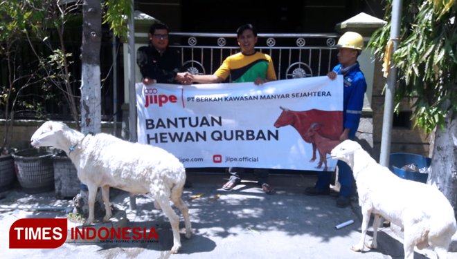 Welcomes Idul Adha PT BKMS Distributes Sacrificial Animals to Residents Around JIIPE