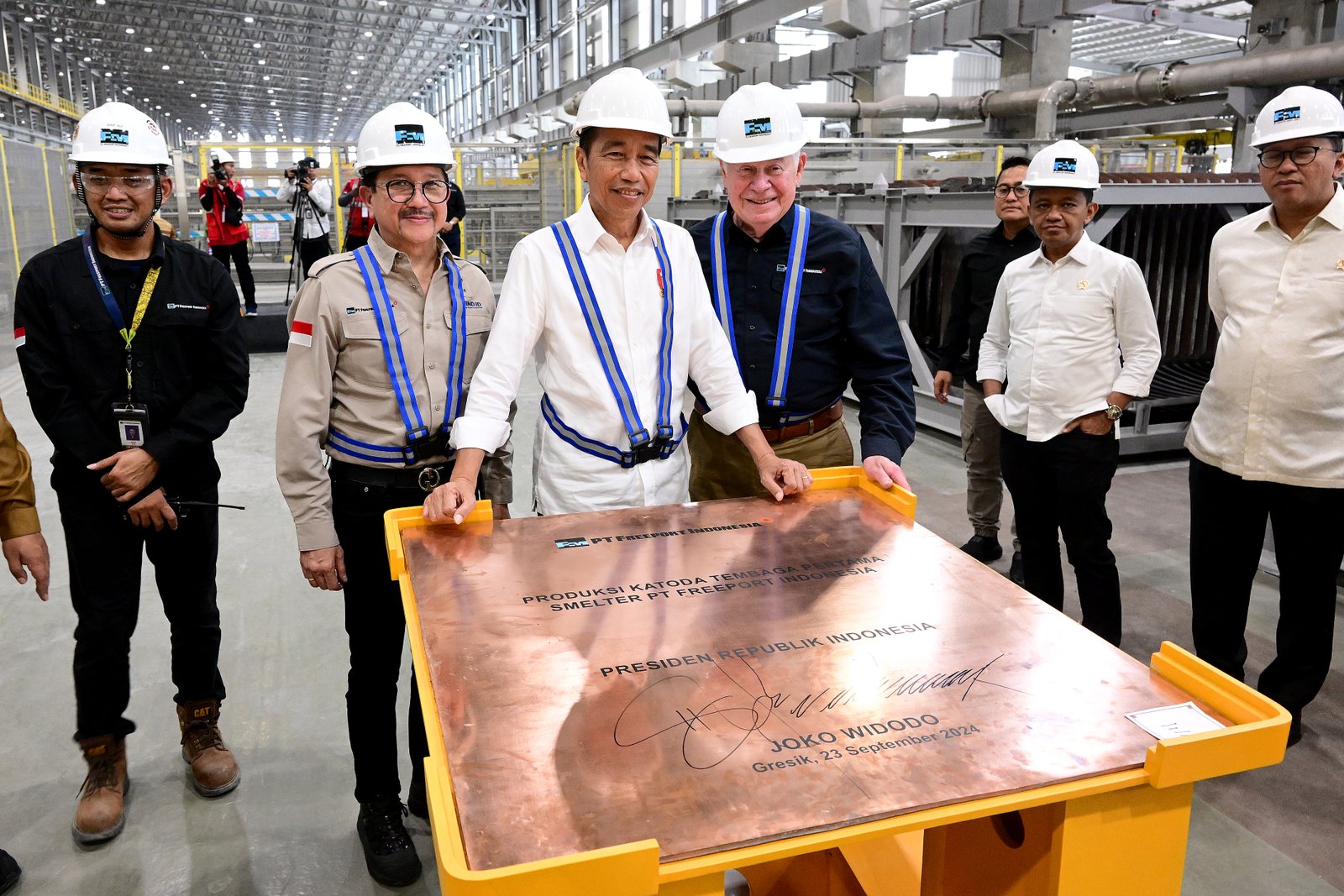 佐科总统为印尼自由港公司冶炼厂生产启动揭幕，强调下游加工和国家收入